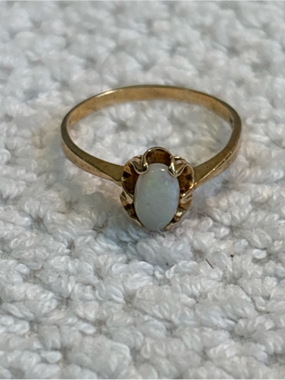 Classic 10K Yellow Gold White Opal Oval Ring- Size 4.25